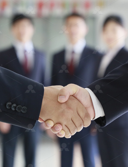 2012年3月20日，黎明重工與整合重組后的9家粉體企業(yè)成功簽約，當(dāng)天共簽售歐版磨粉機(jī)30臺套，價(jià)值2600余萬元，隨后在8月又先后追加10余臺，基本囊括了所有粉體設(shè)備的訂單。