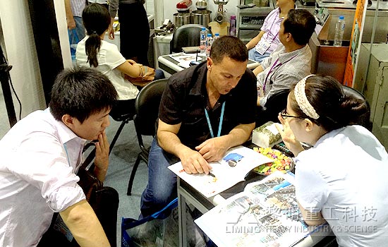 黎明重工科技-前沿技術點亮2013廣交會